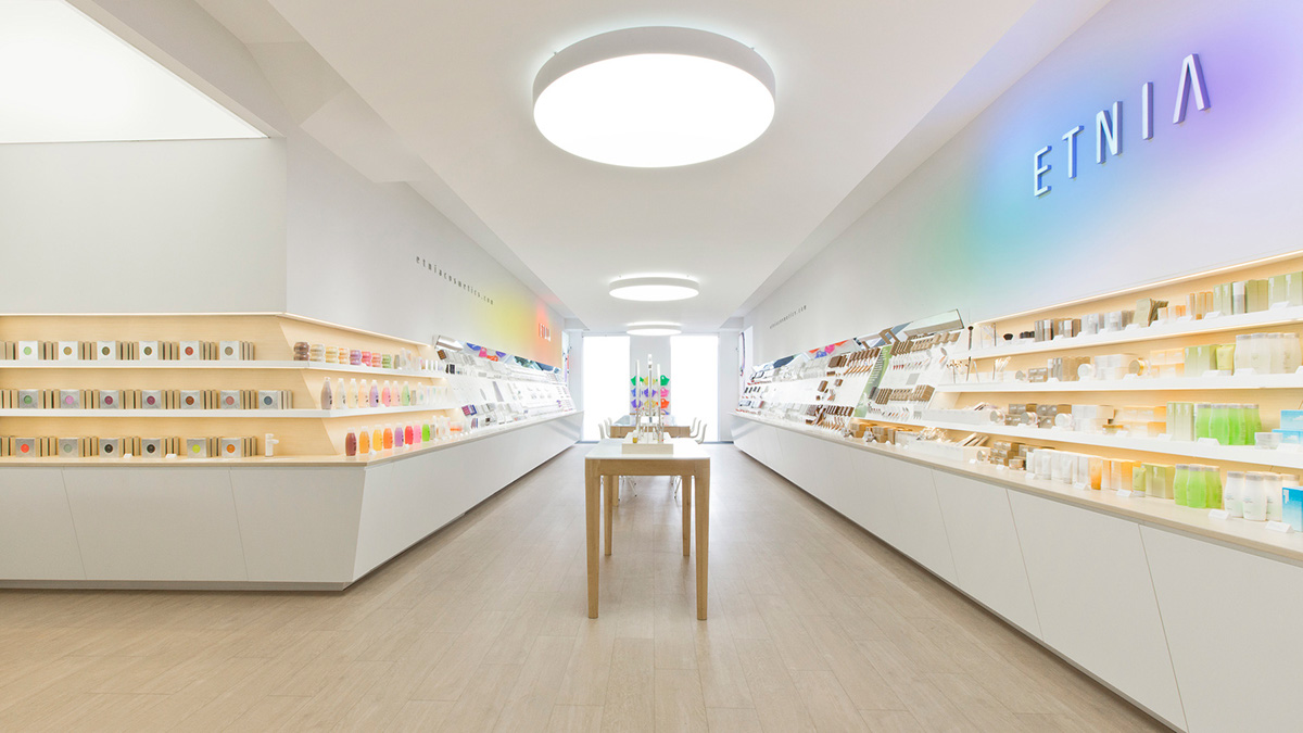 Mẫu thiết kế showroom mỹ phẩm của Chị Thảo tại Quận 10