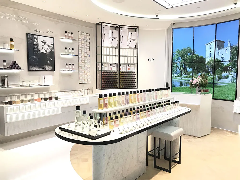 Mẫu thiết kế showroom nước hoa phong cách Pháp của Anh Vũ tại Quận Phú Nhuận, Thành phố Hồ Chí Minh