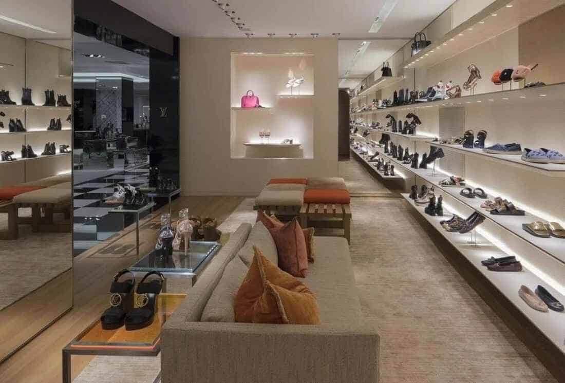 Mẫu shop giày dép tối giản của Anh Dũng tại Quận Tân Bình, Thành phố Hồ Chí Minh