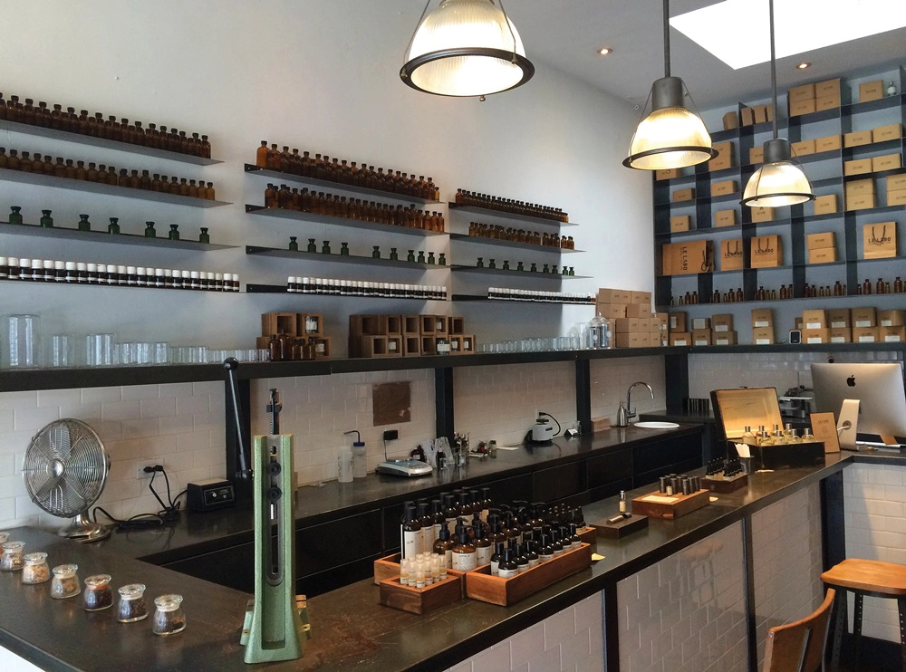Mẫu thiết kế shop nước hoa cao cấp của Chị Hồng tại Quận 1, Thành phố Hồ Chí Minh