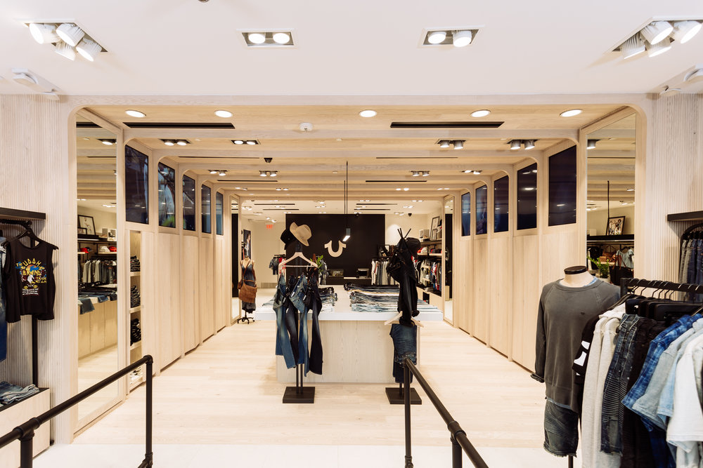 Mẫu thiết kế shop quần áo nam cao cấp của Anh Cường tại Quận 6, TPHCM