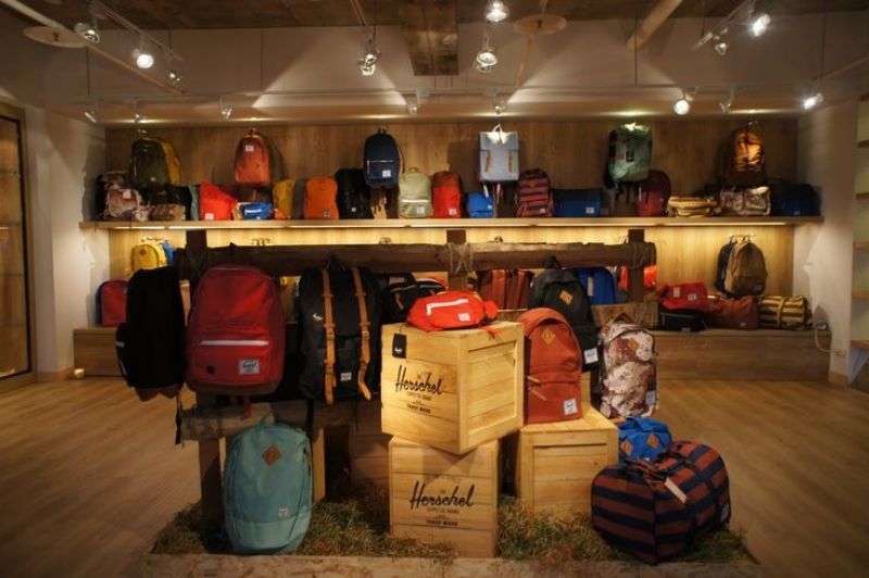 Thiết kế shop túi xách hiện đại