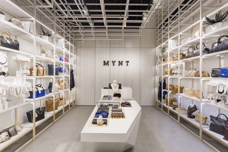 Thiết kế shop túi xách luxury