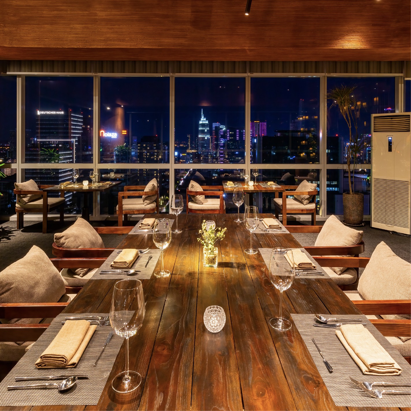 Thiết kế thi công nhà hàng Shri Rooftop City Skyline Quận 1 | Trọng Design