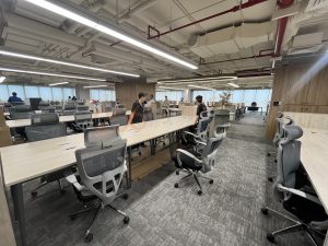 30 Lắp đặt hệ thống bàn ghế làm việc của công ty | Trọng Design