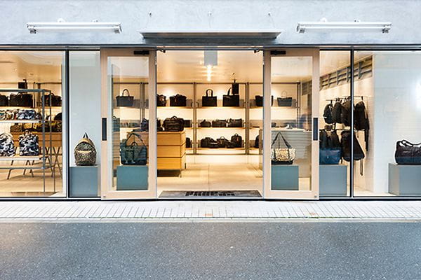 Chi phí thi công shop túi xách trọn gói bao nhiêu?