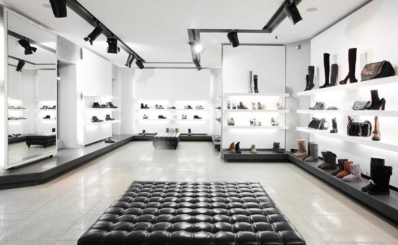Showroom Giày Dép Cao Cấp Của Chị Thảo