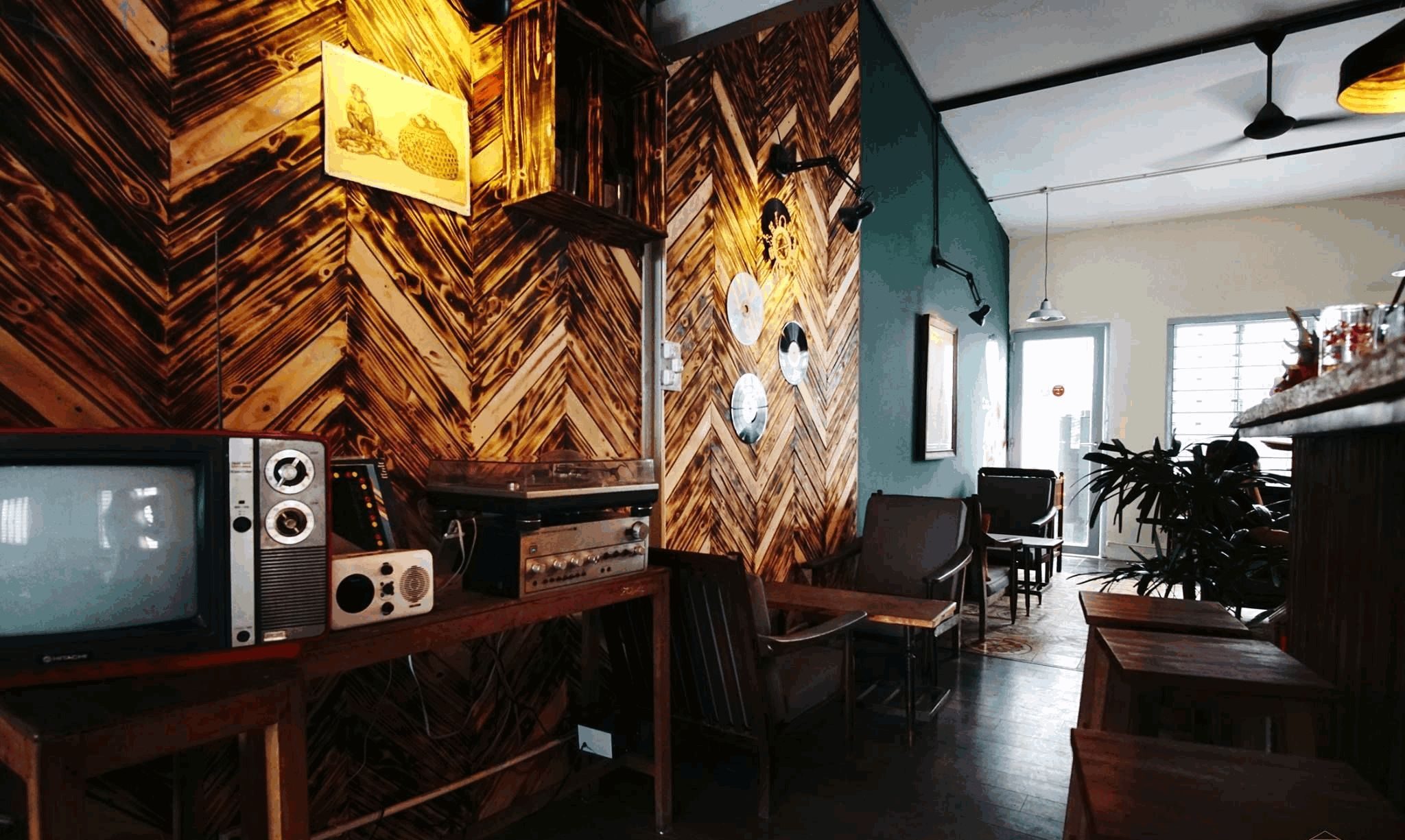 Tiệm Cafe Saigon Retro