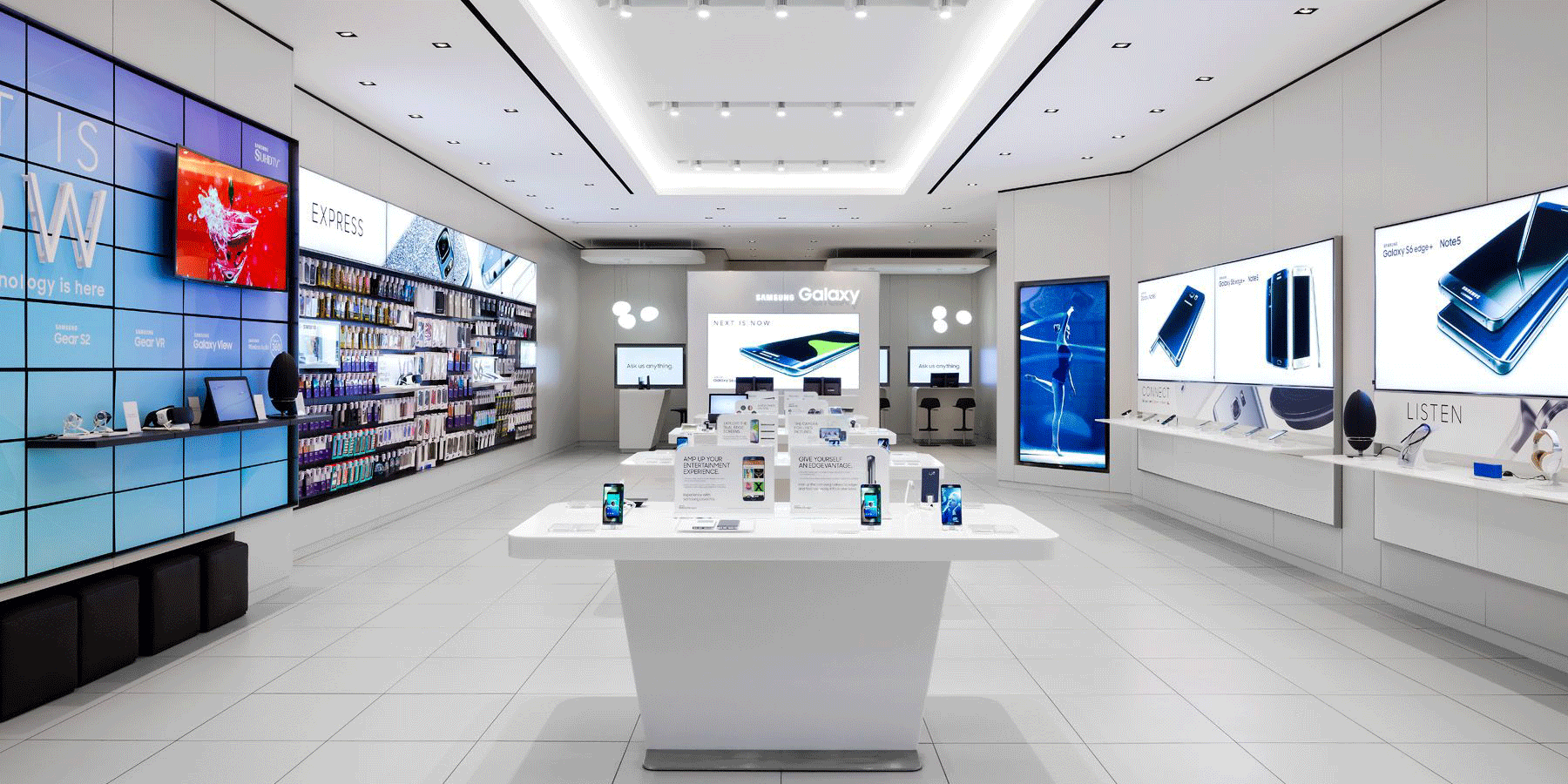 Mẫu cửa hàng điện thoại "SmartWorld" của Chị My