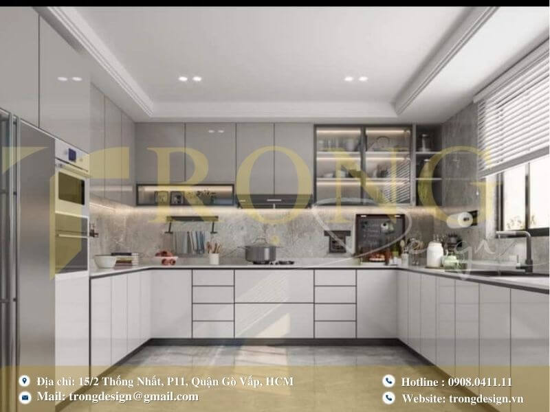 Bếp hiện đại với đảo bếp ốp đá, bàn ăn liền kề và tủ bếp gỗ sáng màu.