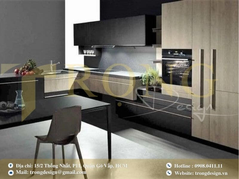 Bếp hiện đại, thanh lịch với tông màu xanh xám và điểm nhấn gỗ.
