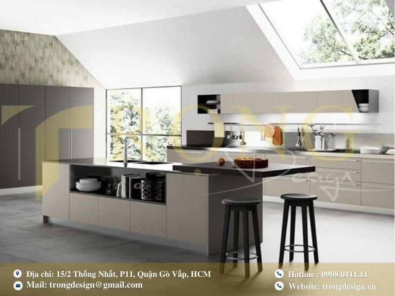 Bếp hiện đại, tối giản với đảo bếp đa năng và không gian mở.