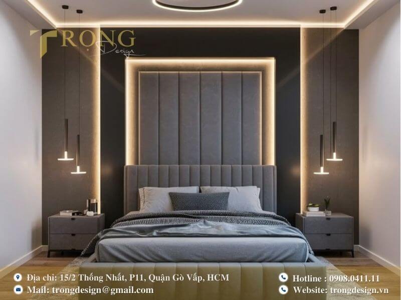 Phòng ngủ hiện đại, tinh tế với đèn chùm hình học.