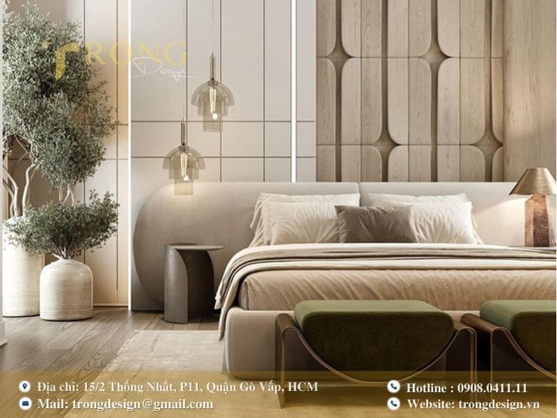 Phòng ngủ hiện đại với nghệ thuật tường trừu tượng và sự kết hợp chất liệu tinh tế.