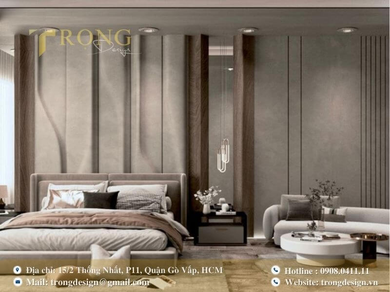 Phòng ngủ đẳng cấp với các chi tiết ốp tường sang trọng.