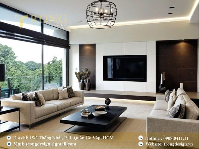 Sự tương phản mạnh mẽ của màu sắc và vật liệu làm nổi bật vẻ đẹp đương đại.