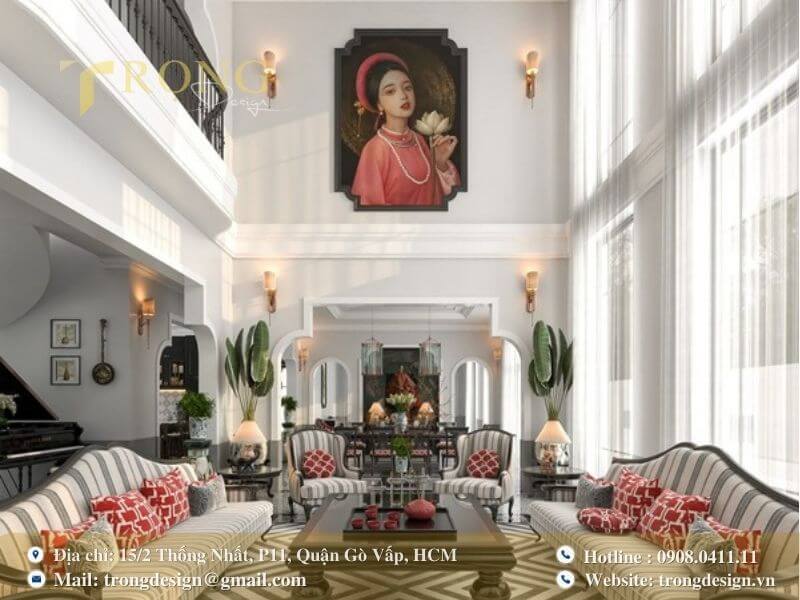 Phòng khách Indochine sang trọng, ấn tượng với trần cao và tranh nghệ thuật.