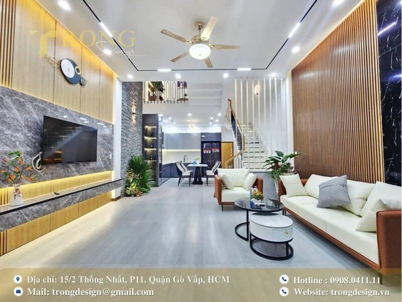 Nội thất hiện đại với sự kết hợp của gỗ và đá cẩm thạch.