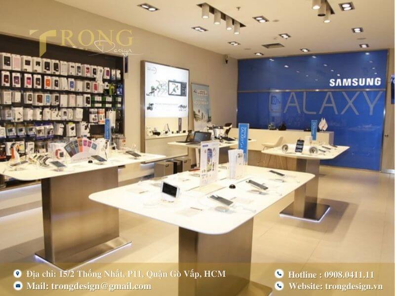 Không gian cửa hàng thương hiệu hiện đại, tập trung vào trải nghiệm sản phẩm.