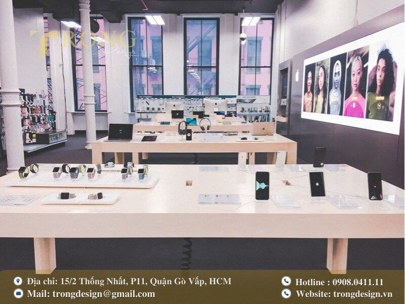 Cửa hàng bán lẻ với thiết kế công nghiệp tối giản và không gian trưng bày mở.
