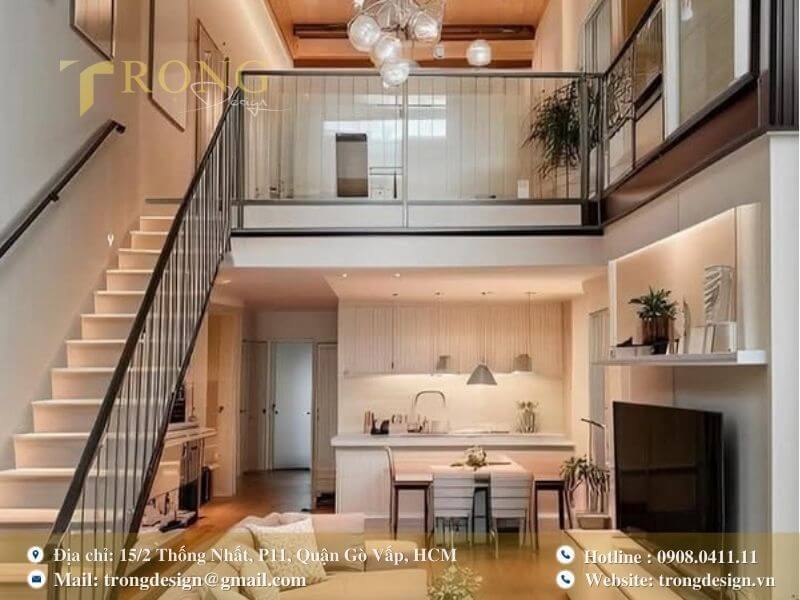 Phòng khách hiện đại với trần cao và nội thất tông màu be ấm áp.