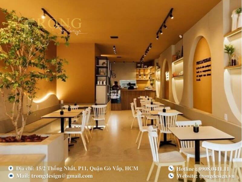 Không gian ấm cúng với tông màu vàng-cam và các chi tiết hình vòm.