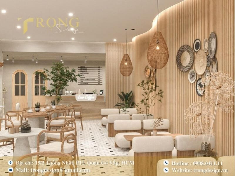 Không gian tối giản, mộc mạc với nội thất gỗ và đèn tre.