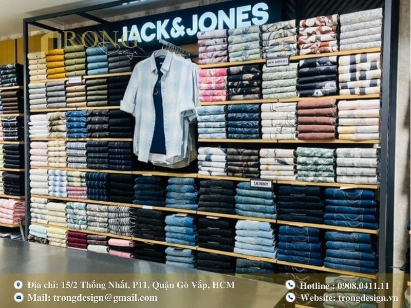 Thời trang nam Jack & Jones với áo sơ mi và quần jeans.